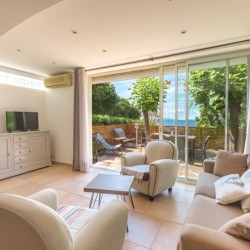 Location Villa Cavalire - Votre Oasis de Rve sur la Cote d'Azur